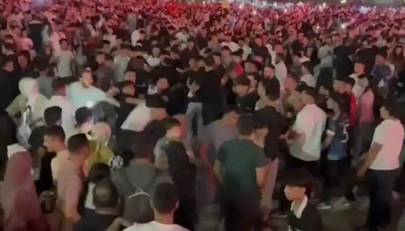 Konserde Bıçaklı Kavga: Üç Kişi Yaralandı, Sakin Geçen Gecede Neler Oldu?