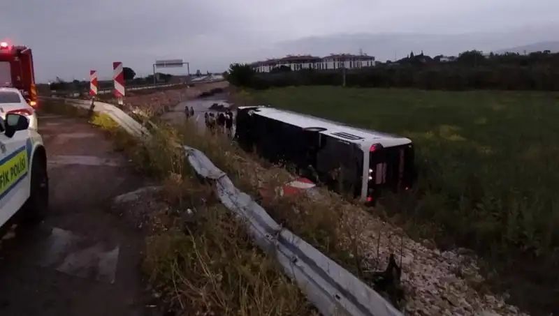 Manisa'da Yolcu Otobüsü Kazası: Neyin Tetiklediği Soruları Gündeme Getirdi