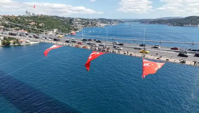 Türk Bayrağı, İki Kıtanın Buluşma Noktasında Dalgalanıyor