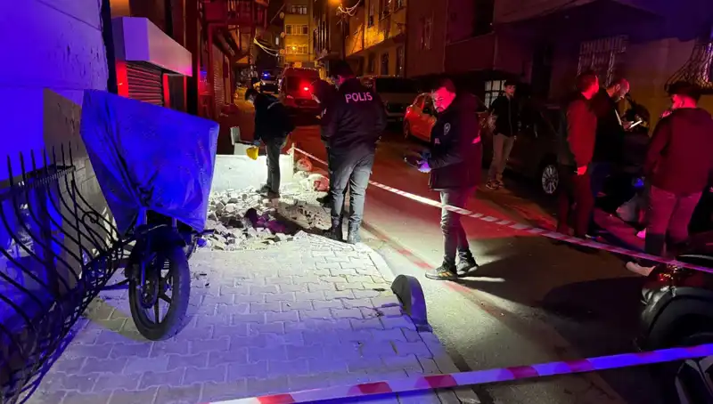 Küçükçekmece'de Plakasız Motosikletle Gerçekleşen Saldırı: Olayın Ayrıntıları