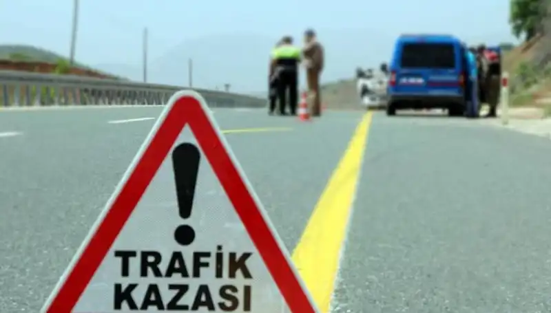 Feci Kaza: Otomobil ve Hafif Ticari Araç Çarpıştı, 6 Can Gitti