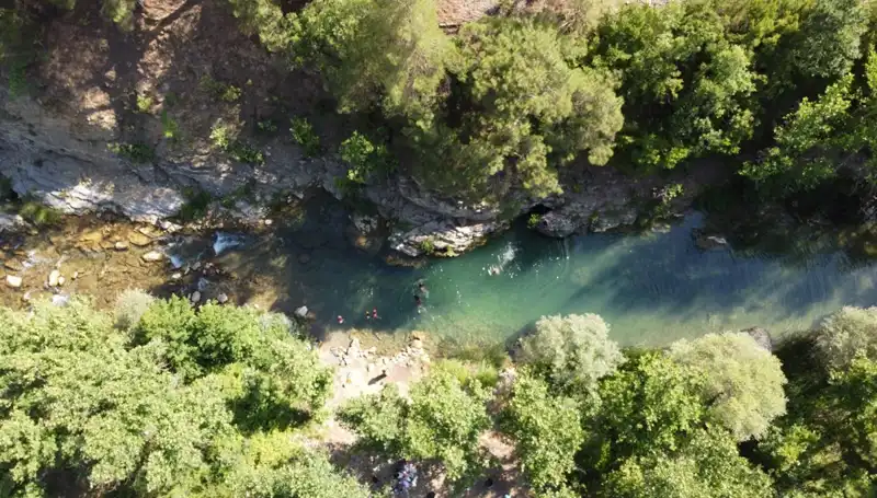 Adana'da Sıcaklar Müzik Dinleten Nemle Birleşti, Yaylacılar Doğal Sularla Serinledi