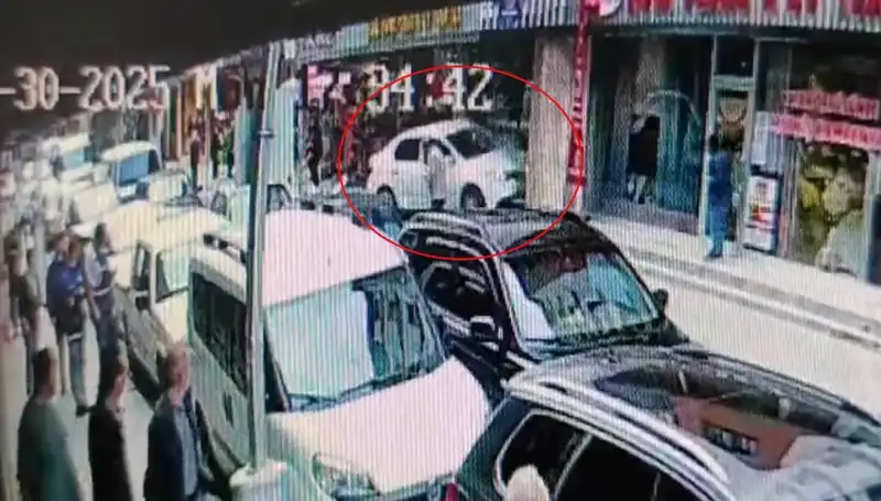 Alkollü Sürücünün Mağaza Kazası: 2 Çocuk Son Anda Kurtuldu!