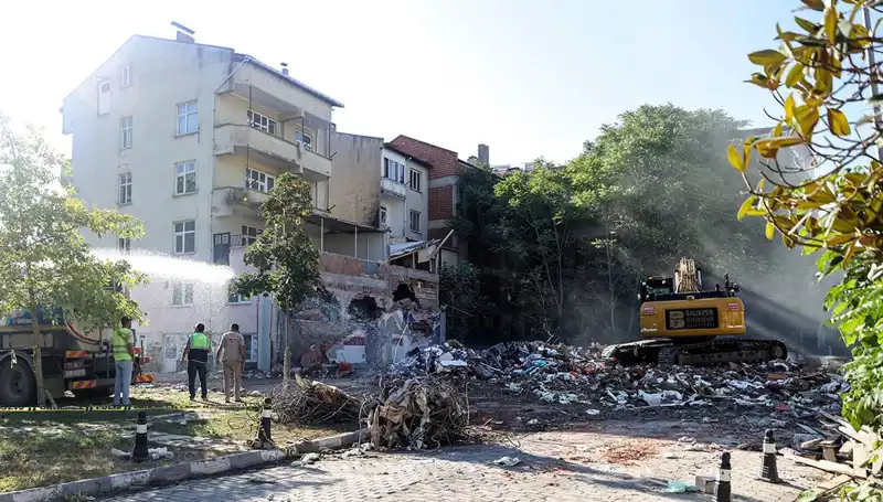 Sındırgı'da Sarsıntılar Devam Ediyor: Artçı Depremler Ürpertti
