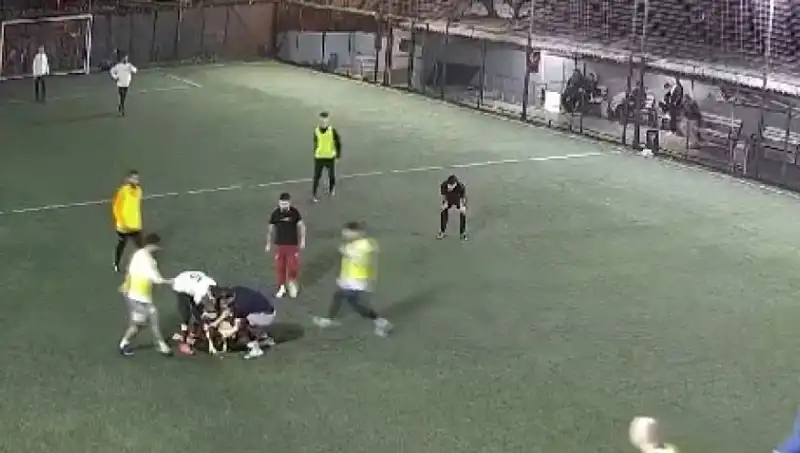 Futbol Tutkusunun Gölgesinde İki Kalp Durdu: Halı Sahada Hayatını Kaybedenler
