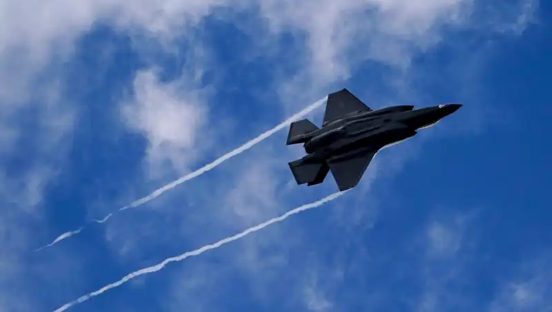 Türkiye'nin F-35 Endişesi: Yunanistan'dan Gelen Uyarılar ve ABD'nin Sinyalleri