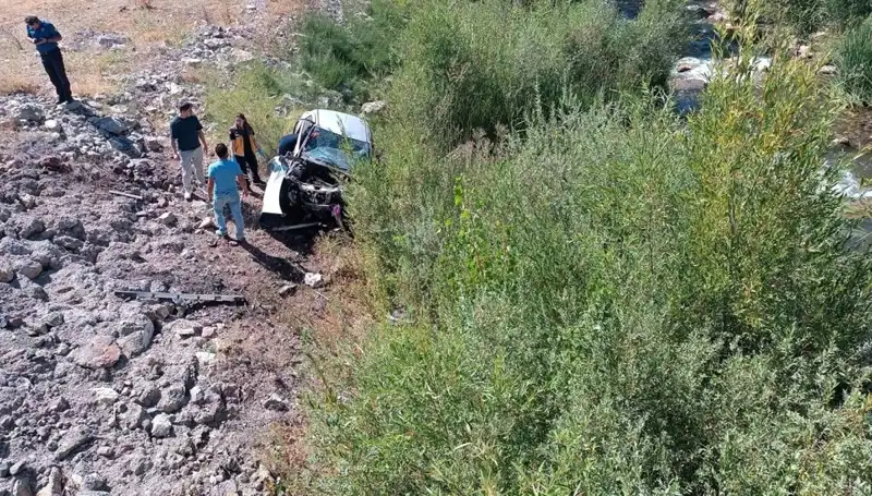 Sivas'ta Feci Kaza: Otomobil Dere Yatağına Uçtu, İki Hayat Gitti!