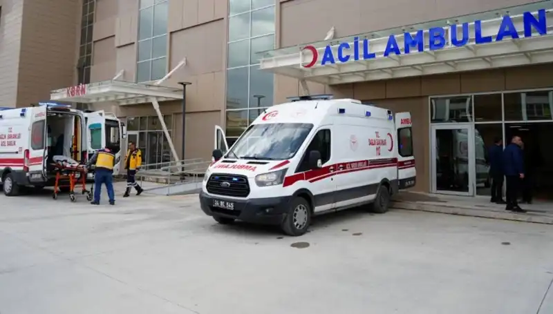 Erzincan'da Trafik Kazası: Bir Can Kaybı, Üç Yaralı