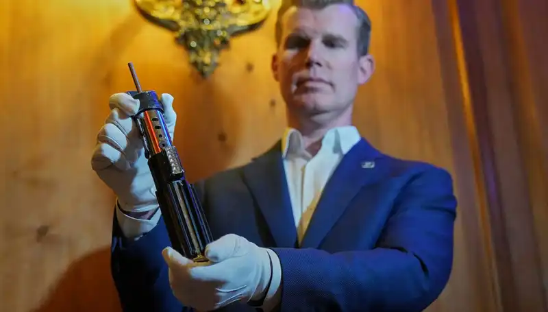 Süperstar Darth Vader'ın Işın Kılıcı, Tarihi Bir Fiyata Satıldı!