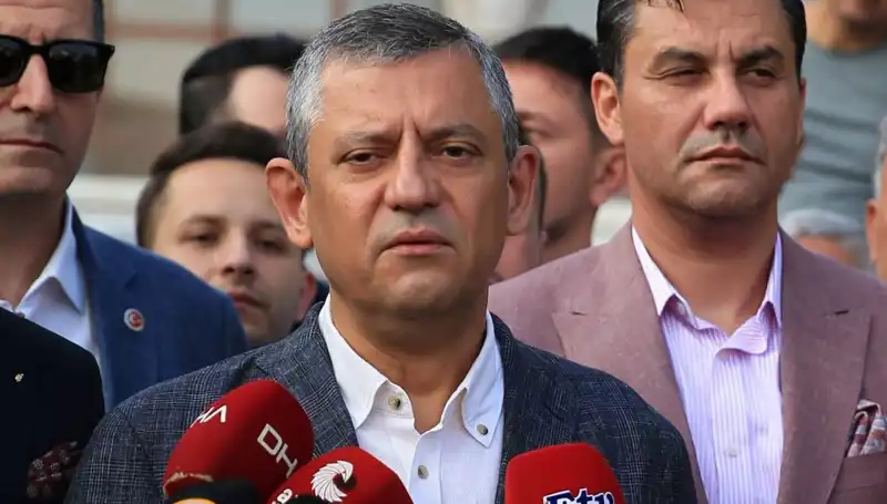 Bu Bayram Neden Bayram Gibi Gelmiyor? Özgür Özel Düşüncelerini Aktardı