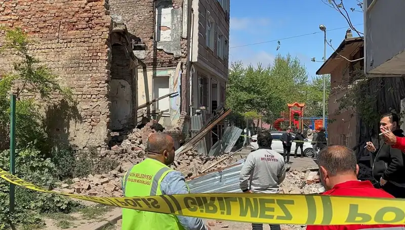 Fatih’te Deprem Sonrası Çöken Bina: Neler Oldu?