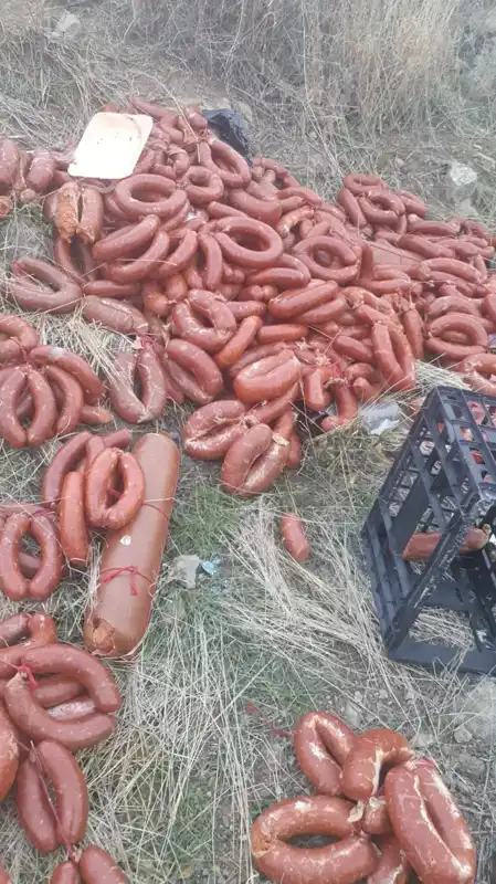 Ankara'da Boş Arazide Yüzlerce Kilo Sucuk ve Salam İhbarı Şaşırttı