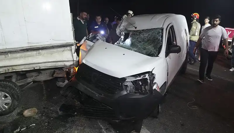 İstanbul'da Feci Kaza: 3 Yaralı, Dereceye Girmeyi Beceremediler