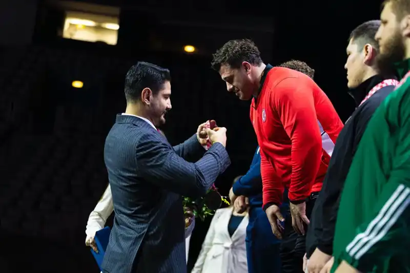 Türkiye'nin Gururu Rıza Kayaalp, Dünya Şampiyonası'nda Altın Madalya Kazandı