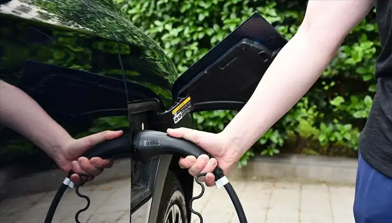 İngiltere'den ABD'ye Cevap: Elektrikli Araç Üreticileri Destekleniyor!