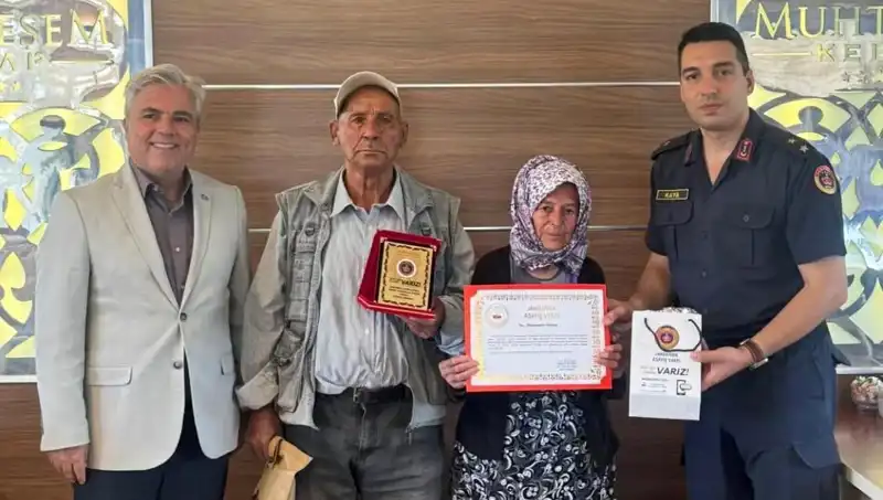 Tek Evini Jandarmaya Bağışlayarak Duygusal Bir Destan Yazdılar