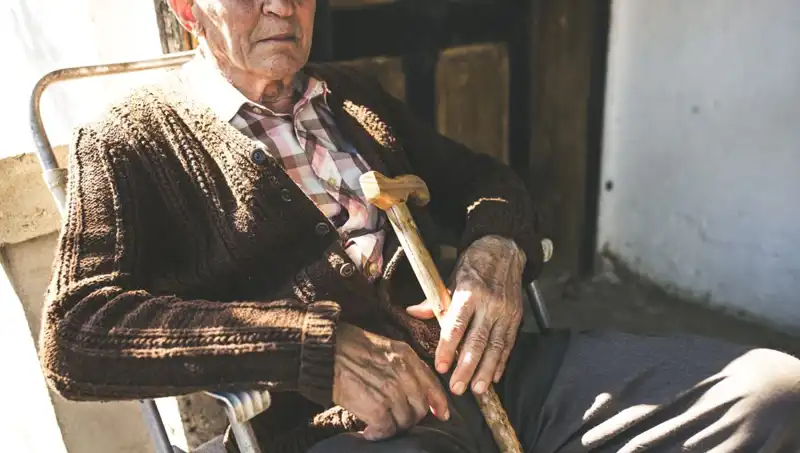 Yalnızlık ve İlgisizlik: 100 Yaşlıdan 16'sında Depresyon Belirtileri!