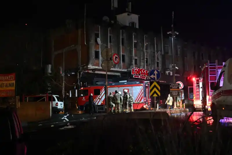 Maslak’taki Yangın Paniği: Beş Araç Projede Alev Alev Oldu