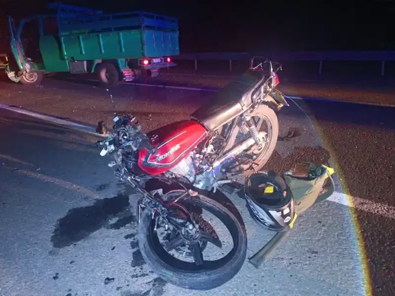 Kamyonet Motosikletle Çarpıştı: İki Kuzen Hayatını Kaybetti