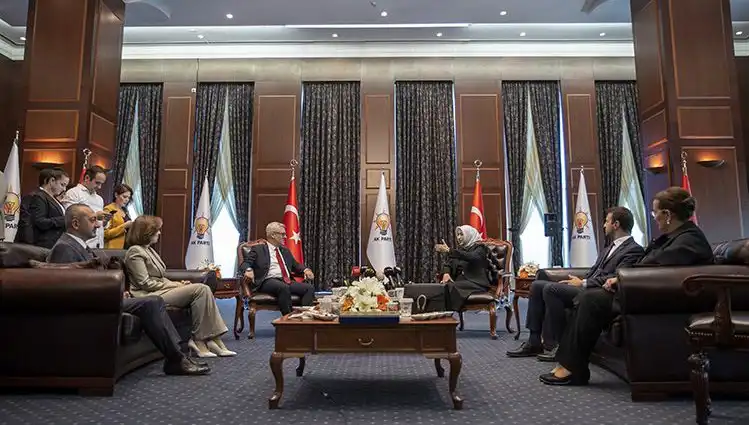 AK Parti Bayramlaşma Programında CHP Yok: Siyasi Panoramada Sürpriz Gelişmeler