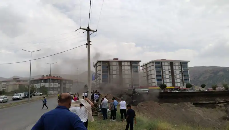 Bitlis'te Doğalgaz Hattında Patlama: Ciddi Hasar ve Acil Müdahale