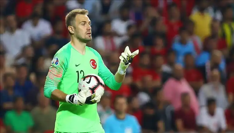 Mert Günok, Futbolu Bırakacağı Yaşı Duyurdu: Futbolseverler Ne Düşünüyor?