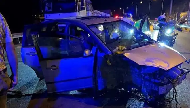 Otomobil Bariyere Çarptı: Kaza Sonrası Bir Ölü, Üç Yaralı
