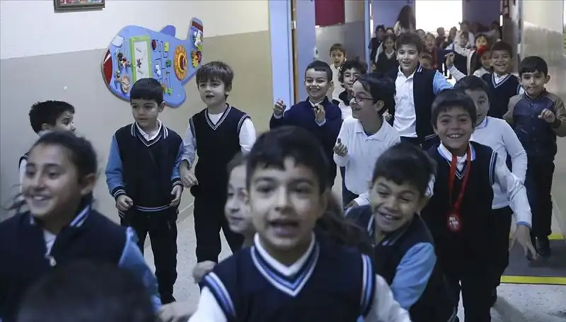 Okullar Ne Zaman Açılacak? 2025 Eğitim Takvimi Belli Oldu!