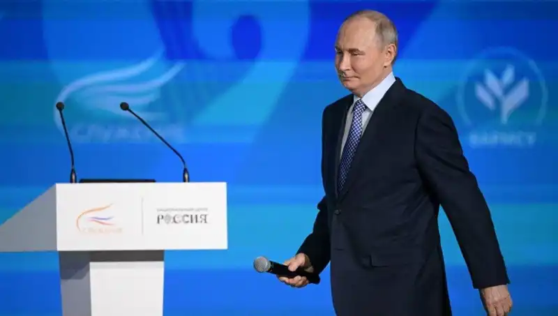 Rusya'da Yabancı Ajan Yasasında Değişiklikler: Putin'in Yeni İmzası Ne Anlama Geliyor?