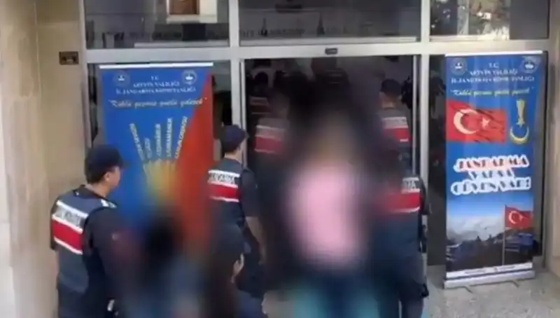 Türkiye Genelinde FETÖ Operasyonunda 65 Kişi Tutuklandı