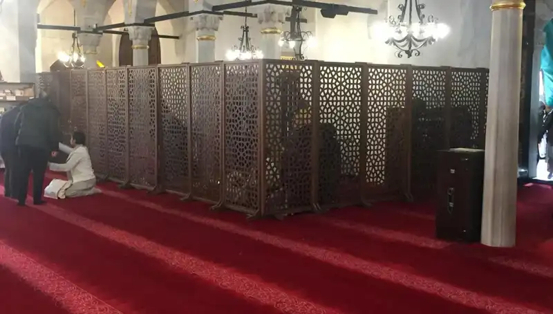 Teravih Namazında Kadın-Erkek Yan Yana İddiaları Neleri Değiştiriyor?