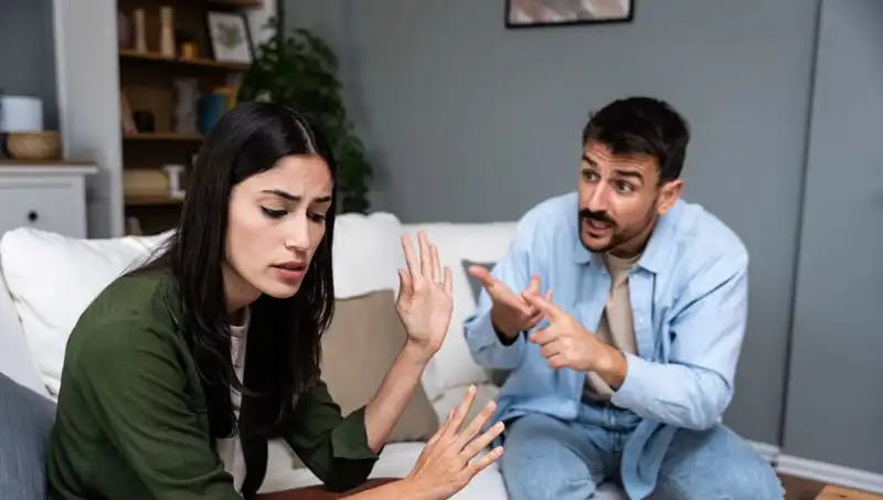 Evliliğinizi Tehdit Eden 4 Yıkıcı Davranış ve Çözüm Yolları