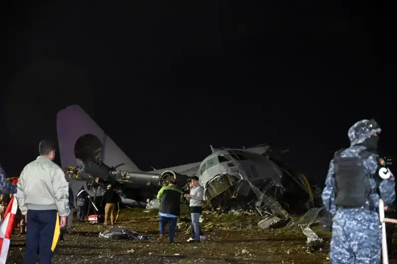Bolivya'da Askeri Uçak Düşmesi: Para Taşıyan Uçakta Korkunç Kaza