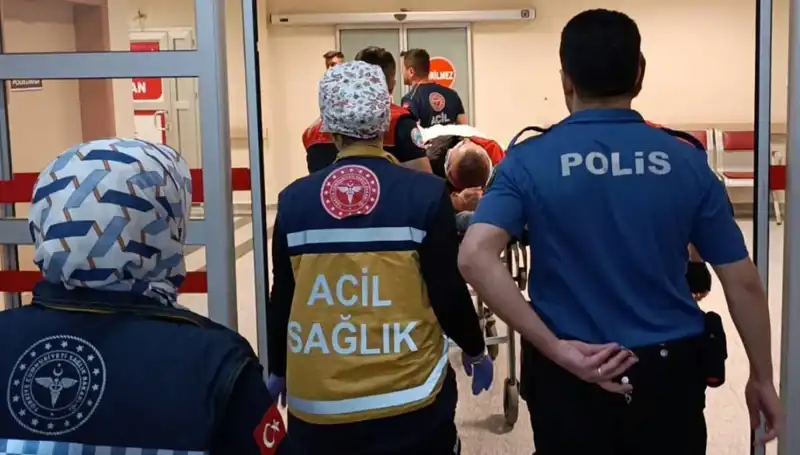 Polis Ekiplerinin Karıştığı Trafik Kazası: İki Yaralı