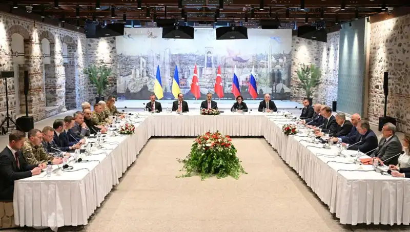 İstanbul'de Barış Zirvesi: Rus Heyeti Türkiye'de Görüşmelere Başladı