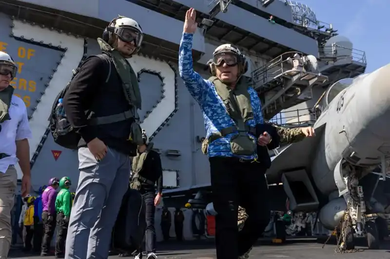 ABD Umman Ekibi, Savaş Gemisi Ziyaretiyle Stratejik İlişkileri Güçlendiriyor